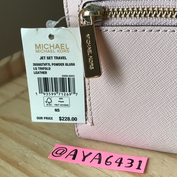 Michael Kors Wallet🎈🎈 - Picture 4 of 6